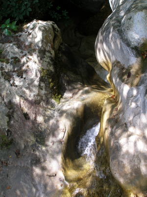 Erosion patterns from the falls at Hogscald